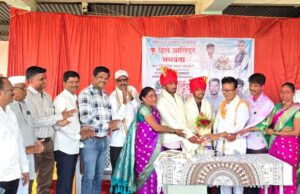 जालिंदर हिलेचा गोंदोशी गावाच्या वतीने भव्य सत्कार jalindar hile-hsc first in taluka in commerce-image