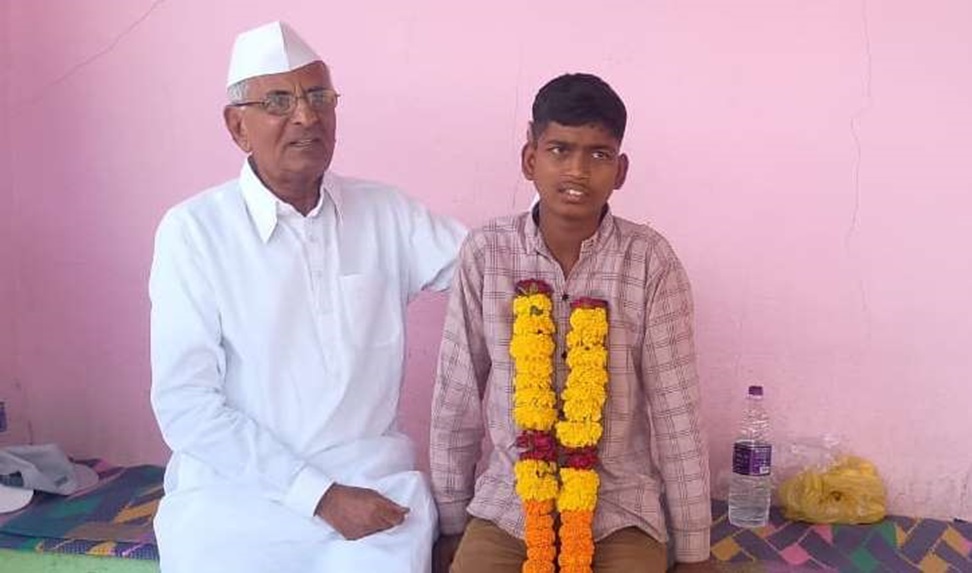 एस.एस.सी. परीक्षेत ३५ % गुण मिळालेल्या सुशांतला सामाजिक कार्यकर्ते विनायकराव पाटलांनी घेतले दत्तक